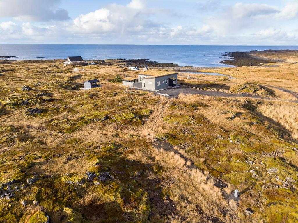Hvassahraun Cabin by the Sea photo 1