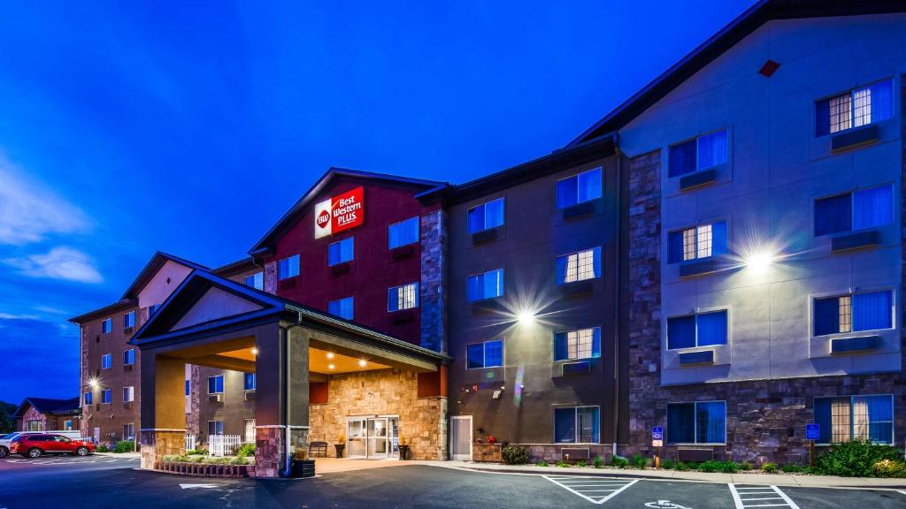 Best Western Plus Blaine at the National Sports Center image