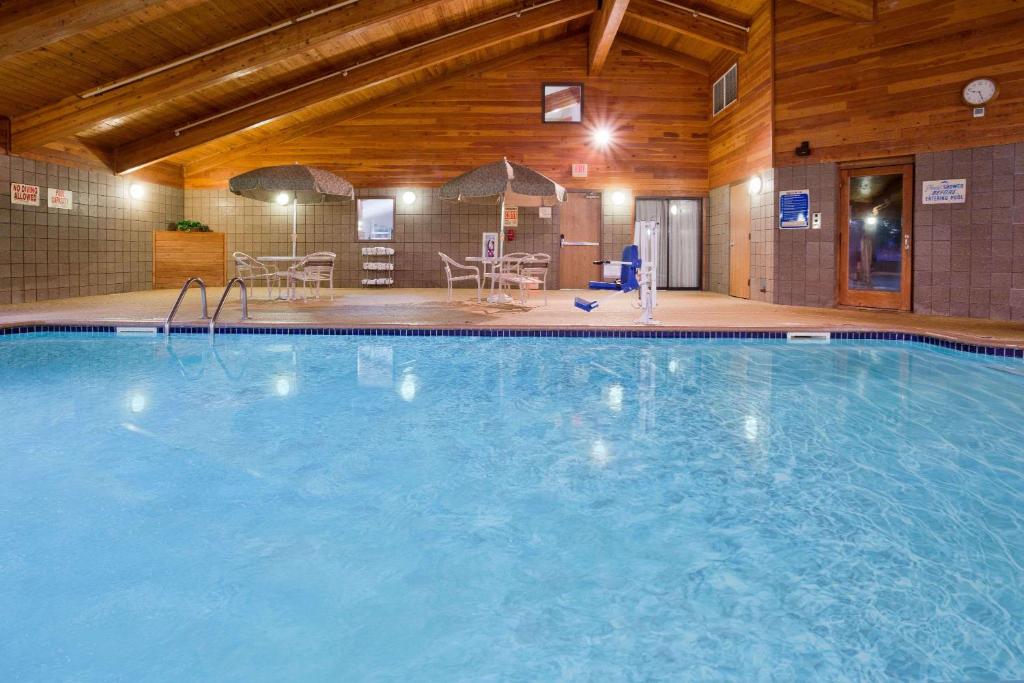 AmericInn by Wyndham Coon Rapids image