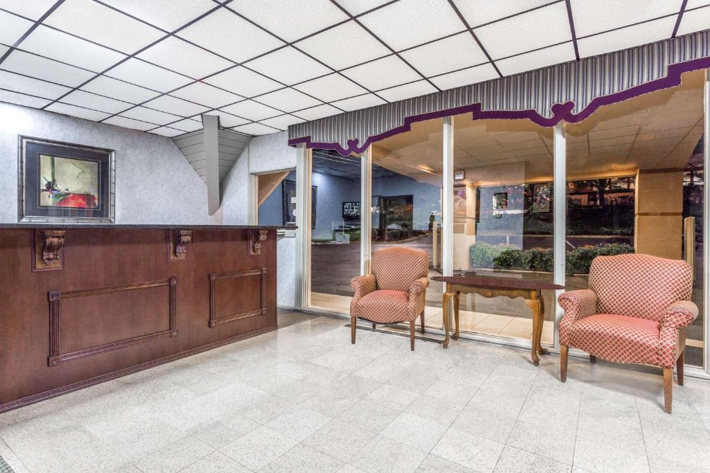 Howard Johnson by Wyndham Athens photo 2