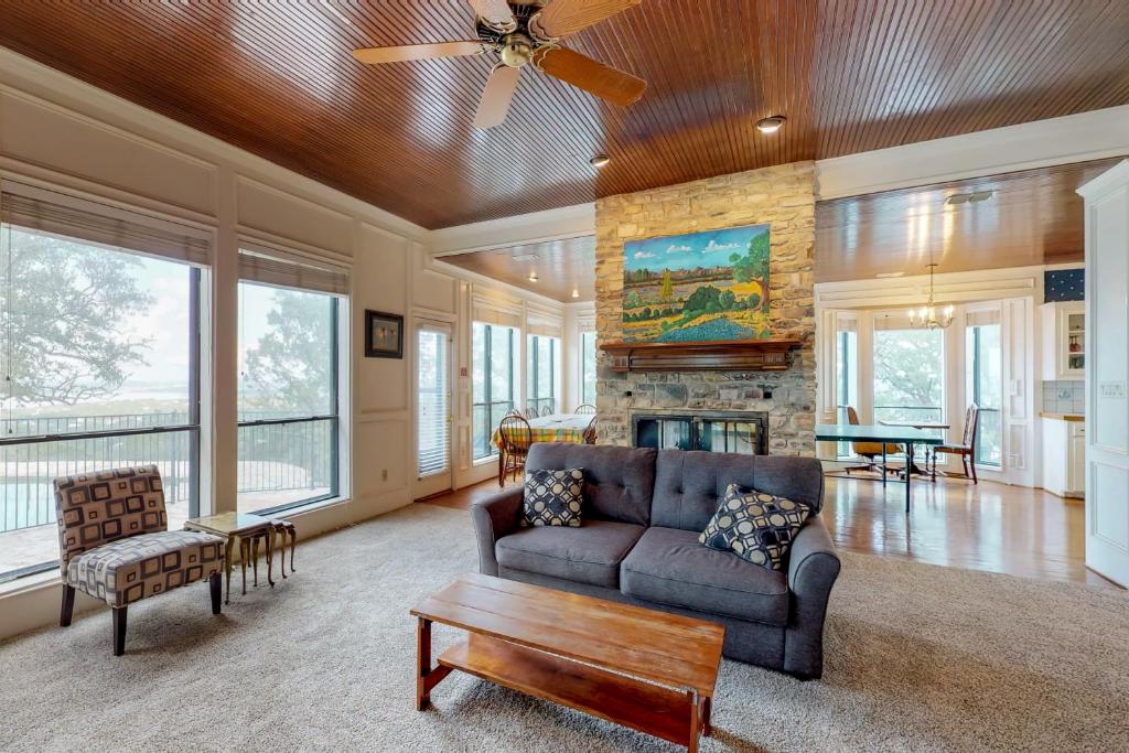 Maverick Mountaintop Retreat photo 4