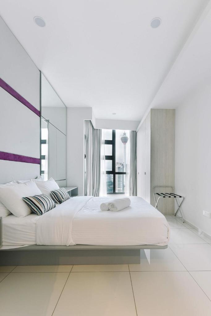 Сьюит (Представительский люкс с кроватью размера 