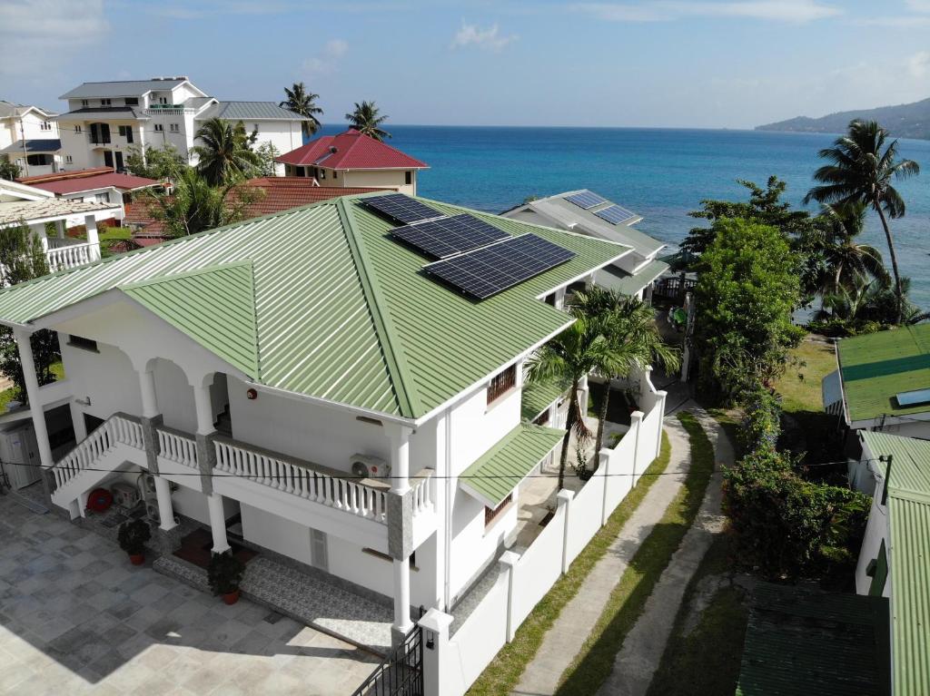 Drake Seaside Studio Apartments photo 3