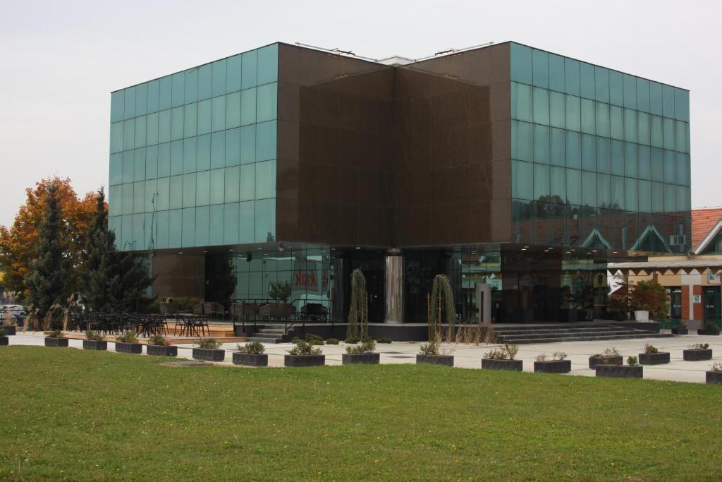 Hotel Cubis photo 2