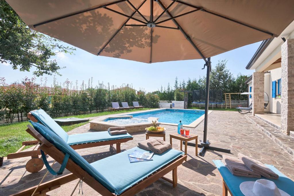 Villa 1521 photo 2