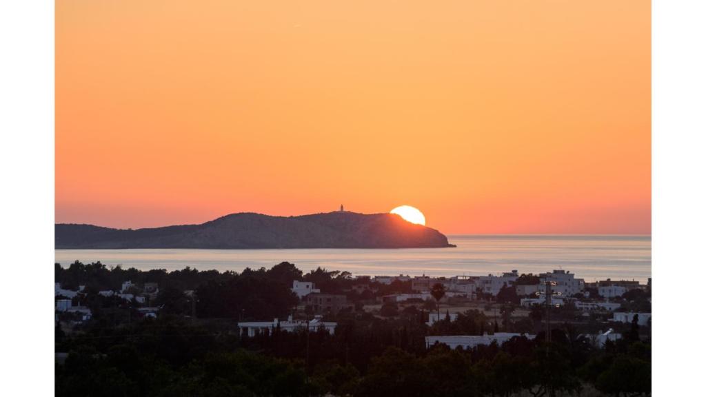 Can Mestre is a huge Villa with stunning sunset views near to San Antonio photo 4
