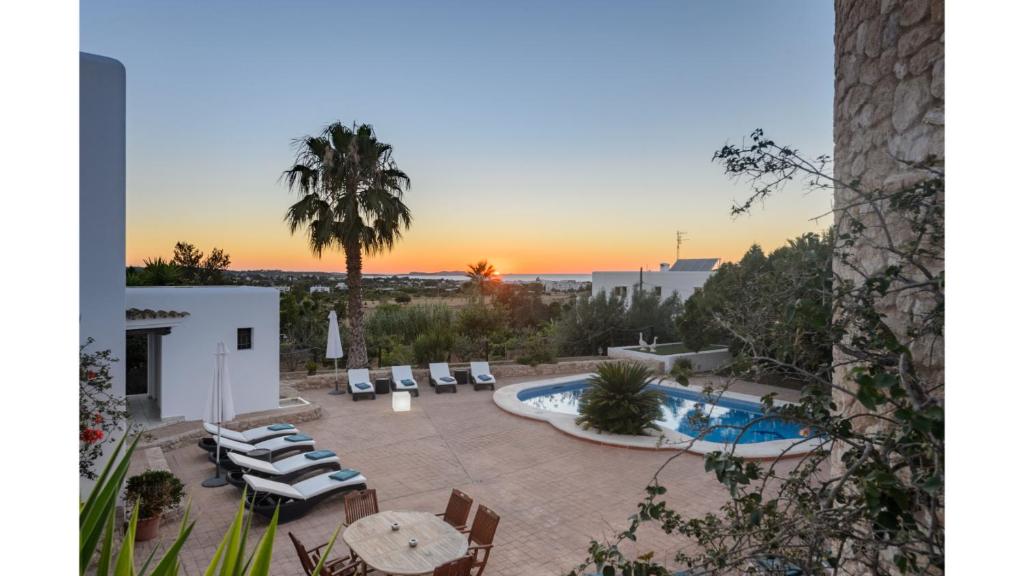 Can Mestre is a huge Villa with stunning sunset views near to San Antonio photo 1