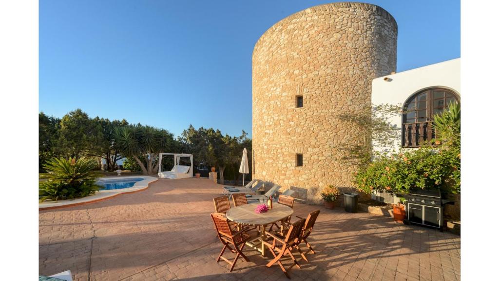 Can Mestre is a huge Villa with stunning sunset views near to San Antonio photo 2