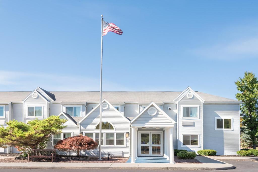 Microtel Inn by Wyndham Victor/Rochester image