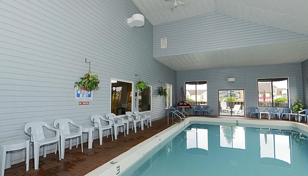 Americas Best Value Inn Saint Ignace photo 1