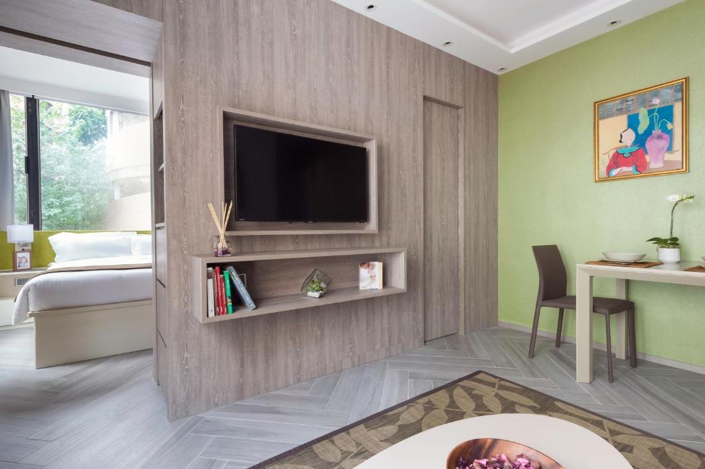 Eaton Residences, Village Road photo 4