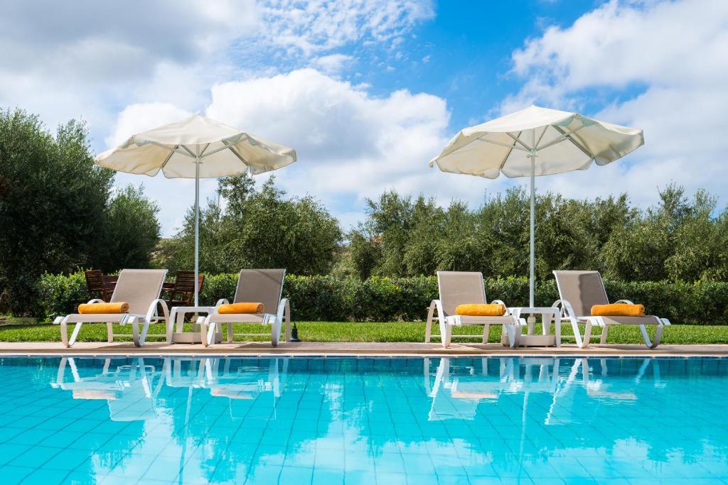Villa Laga with Pool, 300m to Taverns, Childrens Area, BBQ! photo 3