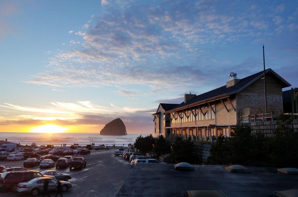 Headlands Coastal Lodge & Spa image