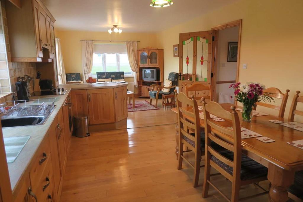 THISTLEDOWN - Ballina - Crossmolina - County Mayo - Sleeps 8 - Sister property to Inglewood photo 2