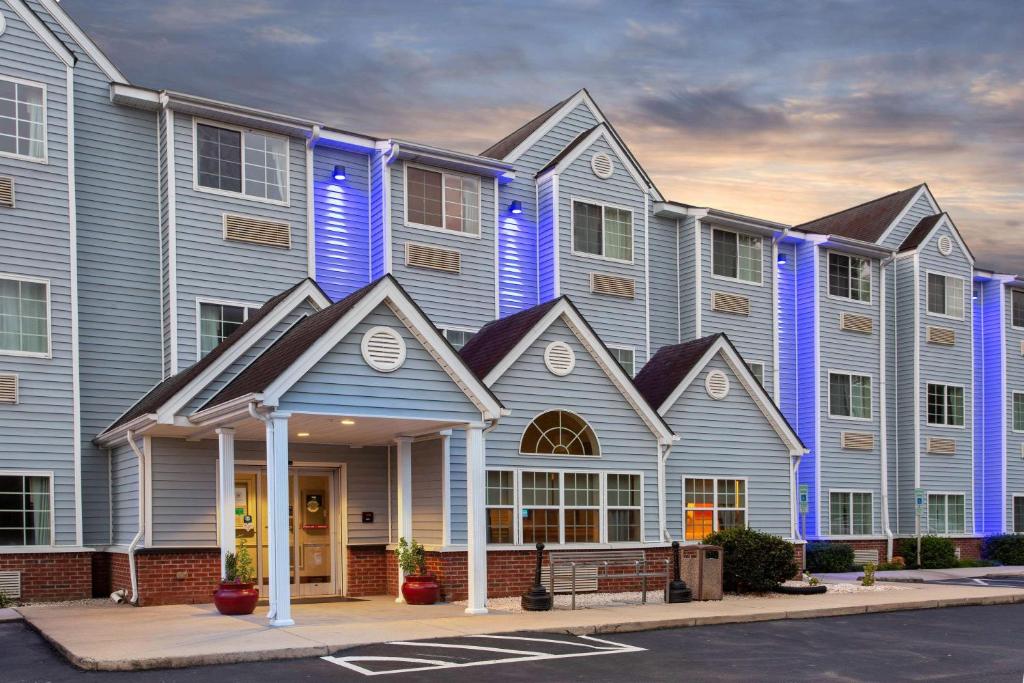 Microtel Inn & Suites by Wyndham Lillington / Campbell Univ image
