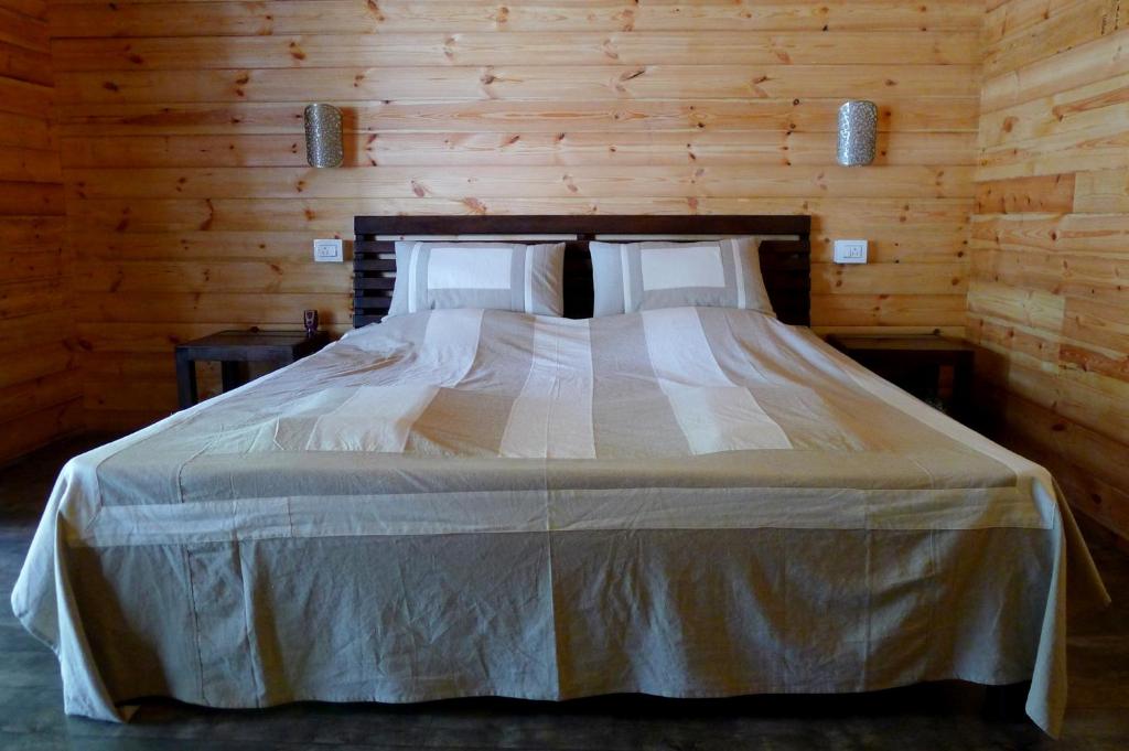Номер (Бунгало Делюкс с видом на море), MamaGoa Resort