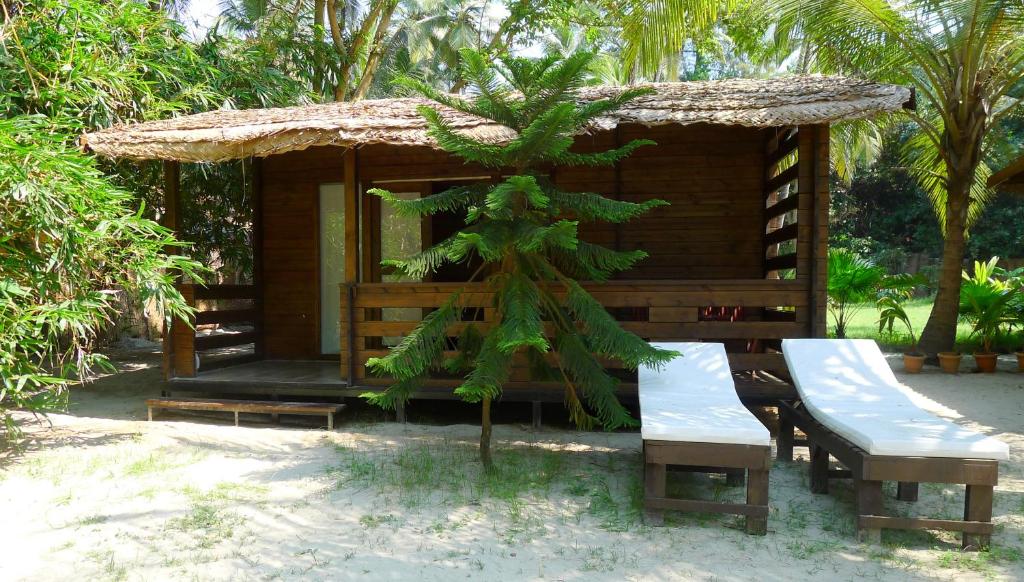 Номер (Бунгало Делюкс с видом на море), MamaGoa Resort