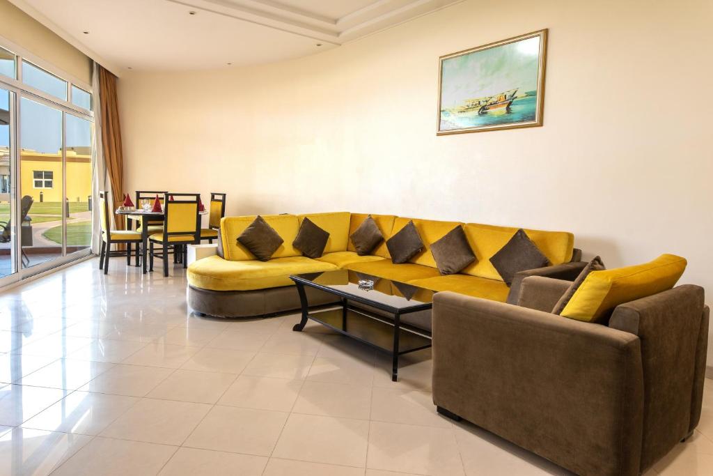 Номер (Шале Делюкс), Курортный отель Royal Beach Hotel & Resort