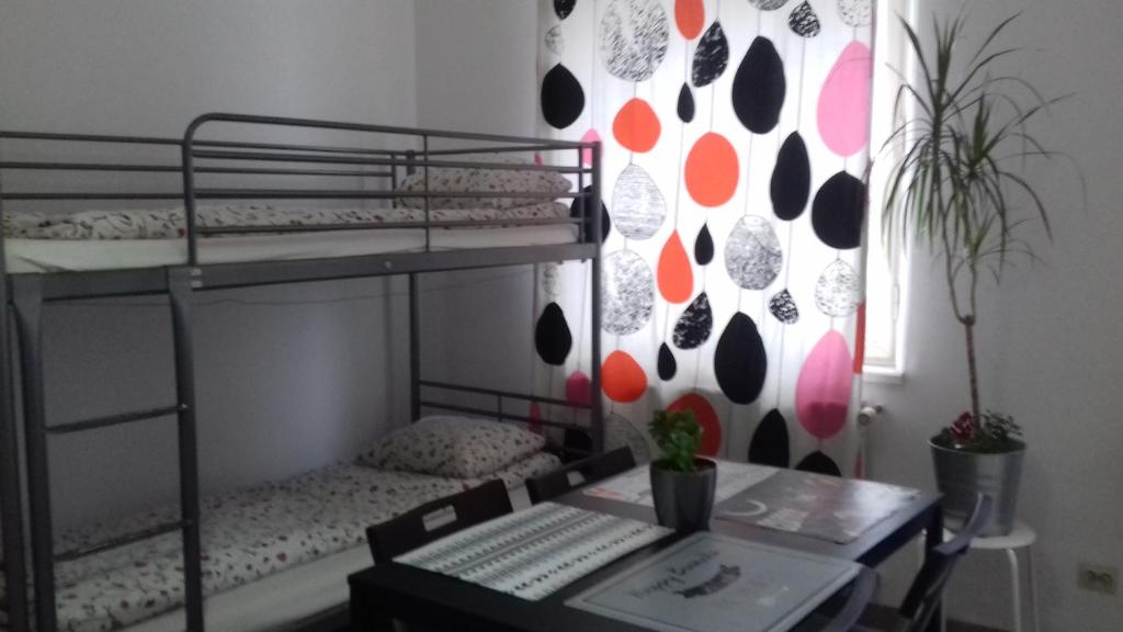 Номер (Общий шестиместный номер для мужчин и женщин), Art Hostel with FREE WI-FI
