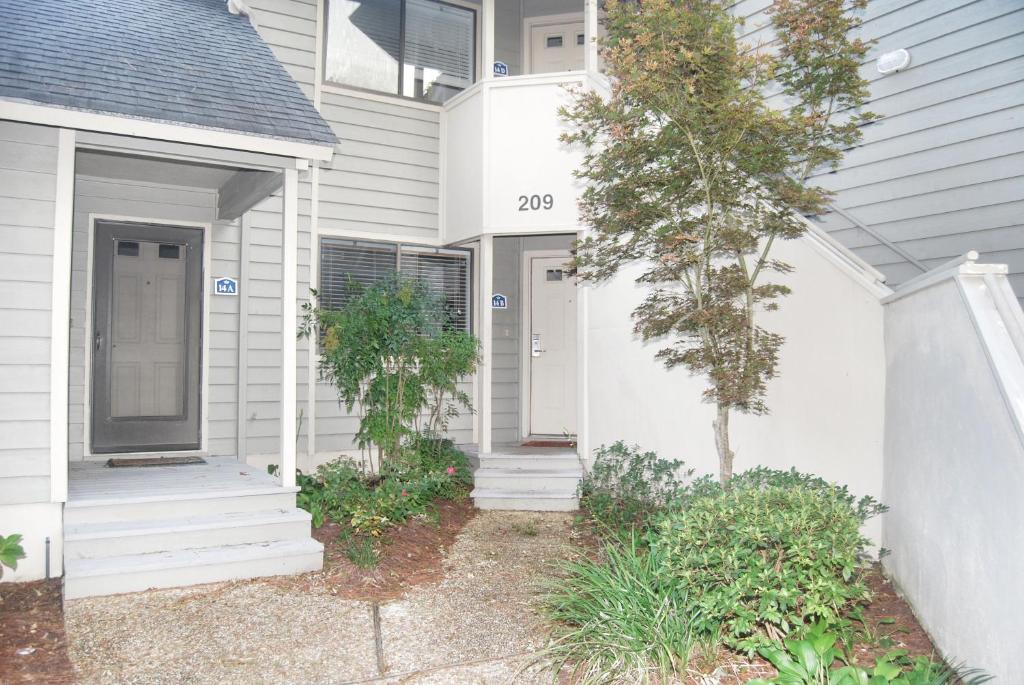 West Hyde Park 14B Villa photo 1