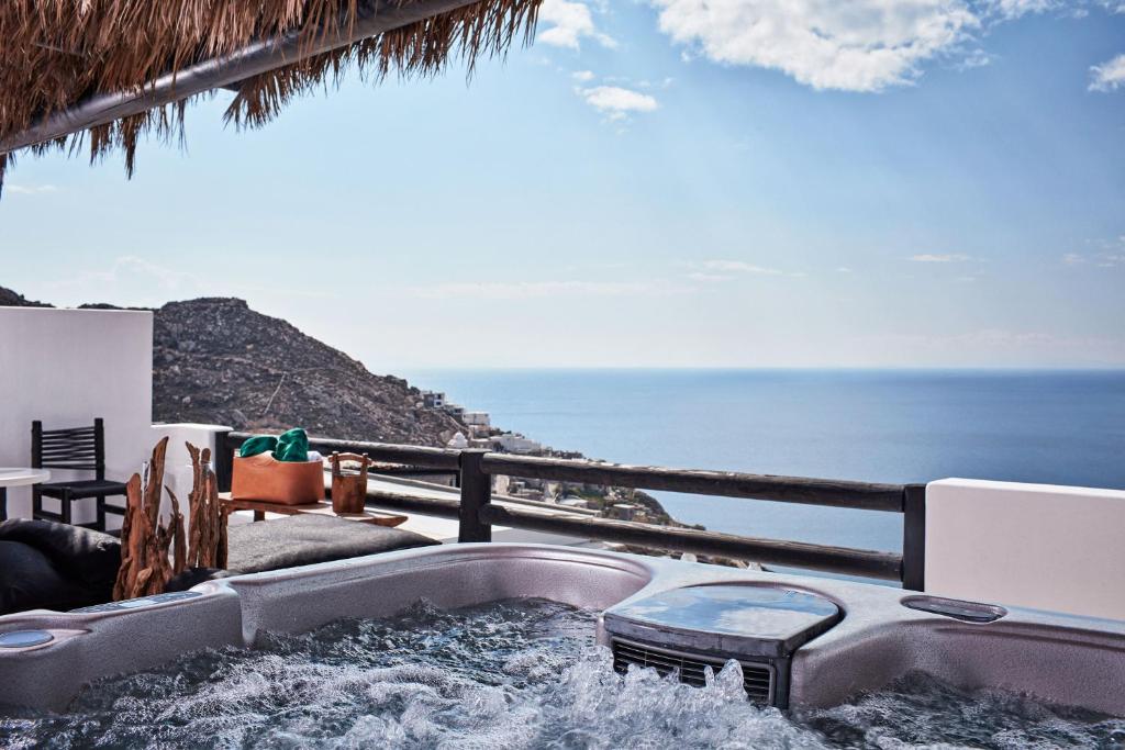 Двухместный (Номер «Райское уединение» с гидромассажной ванной), Myconian Utopia Resort