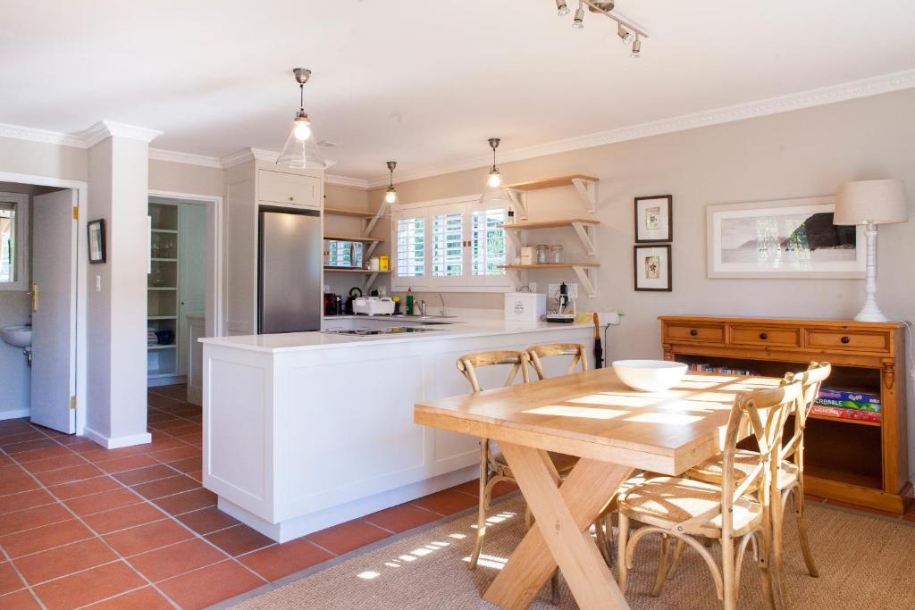 33 Strawberry Lane - Studio and Cottage photo 1
