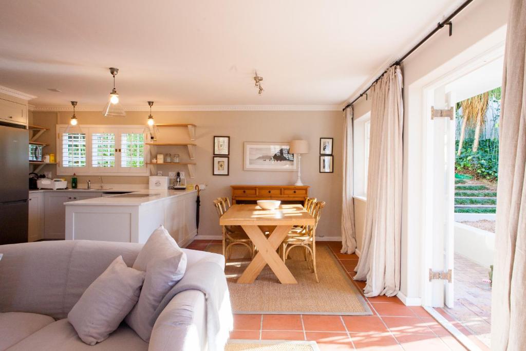 33 Strawberry Lane - Studio and Cottage photo 3