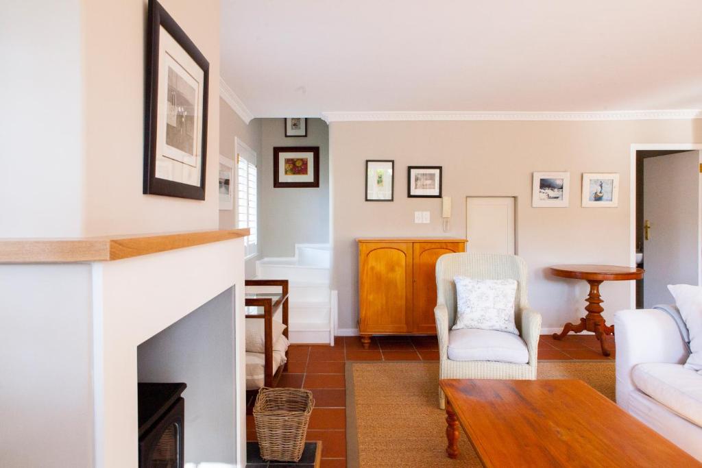33 Strawberry Lane - Studio and Cottage photo 4