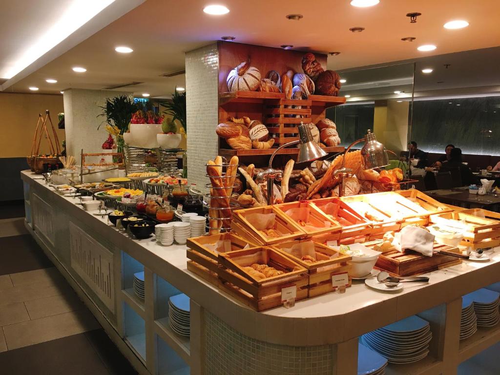 Khách sạn Eastin Grand Saigon