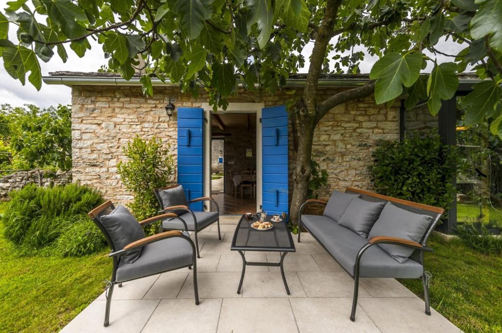 Attractive Stone Villa M-Mate with Pool - Privacy Guaranteed photo 3