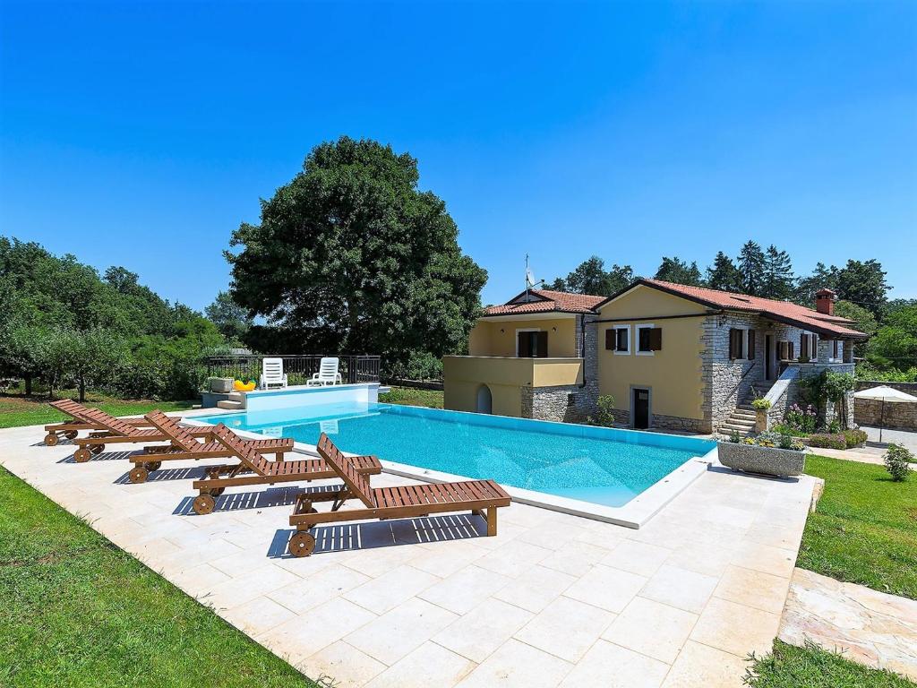 Spacious Villa Sany with Private Pool photo 1