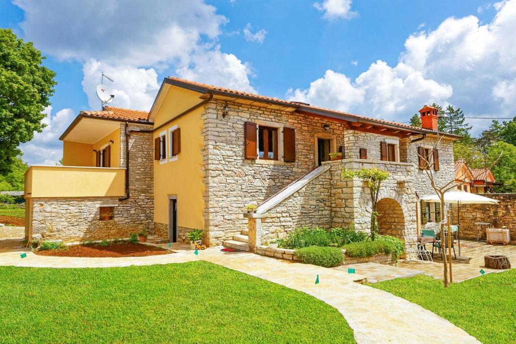 Spacious Villa Sany with Private Pool photo 4