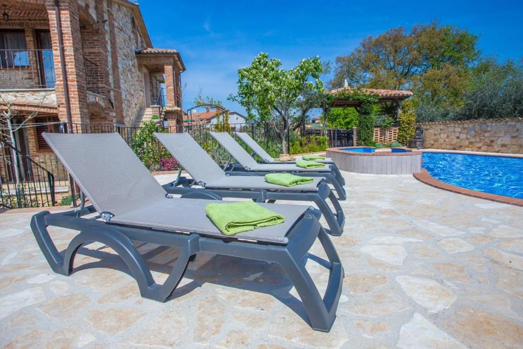 Manuel with Swimming Pool photo 3
