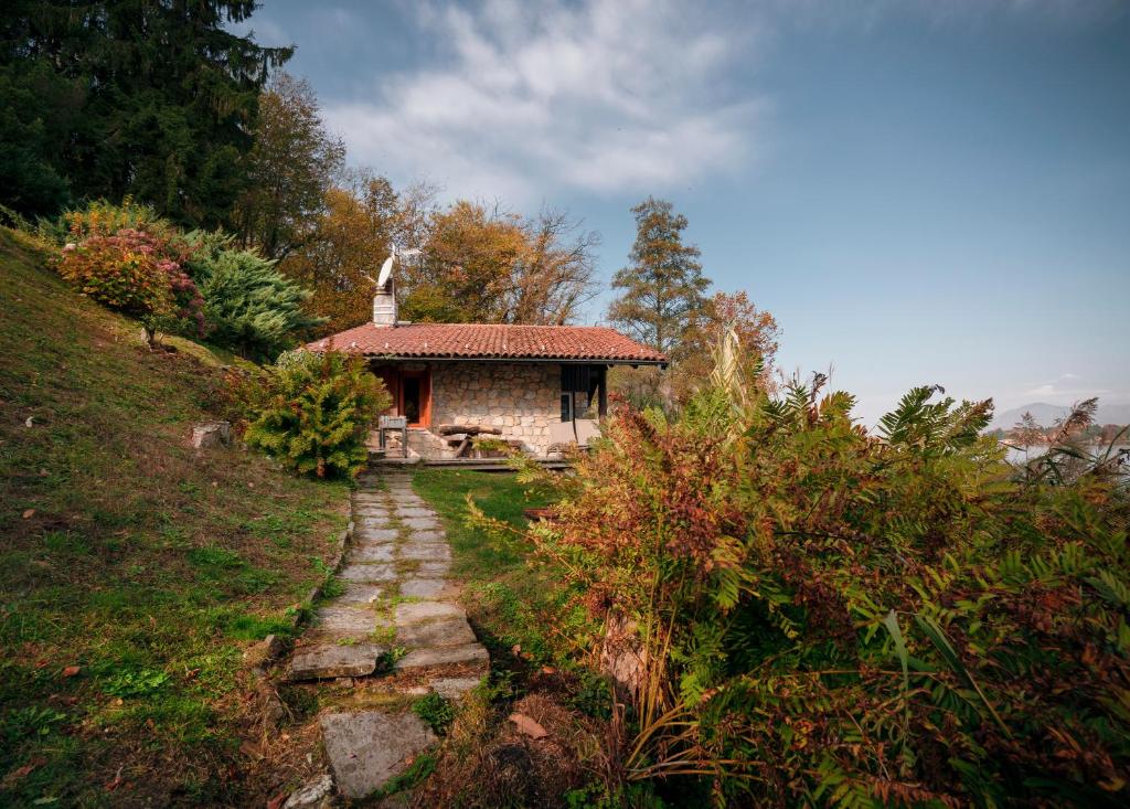 Brusisch 1638 Cottage - Tap to explore photos