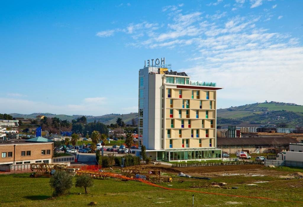 Breaking Business Hotel photo 3