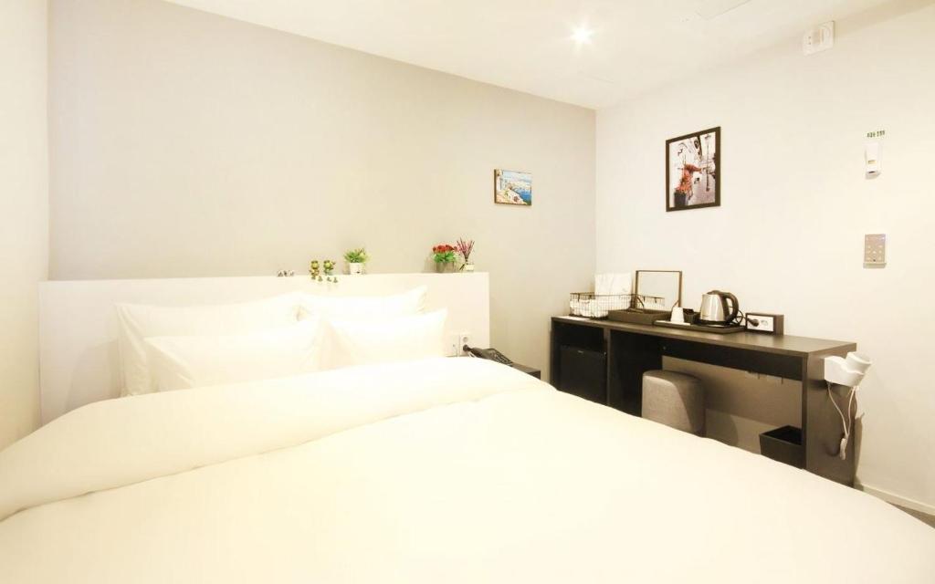 Hotel Maison Room Type - Standard Double Room