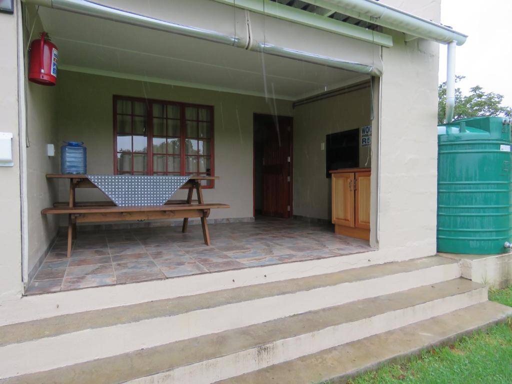Riverside Manor photo 3
