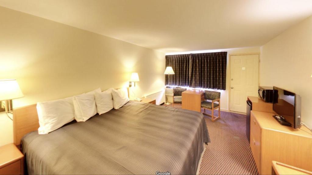 Travelers Inn photo 1