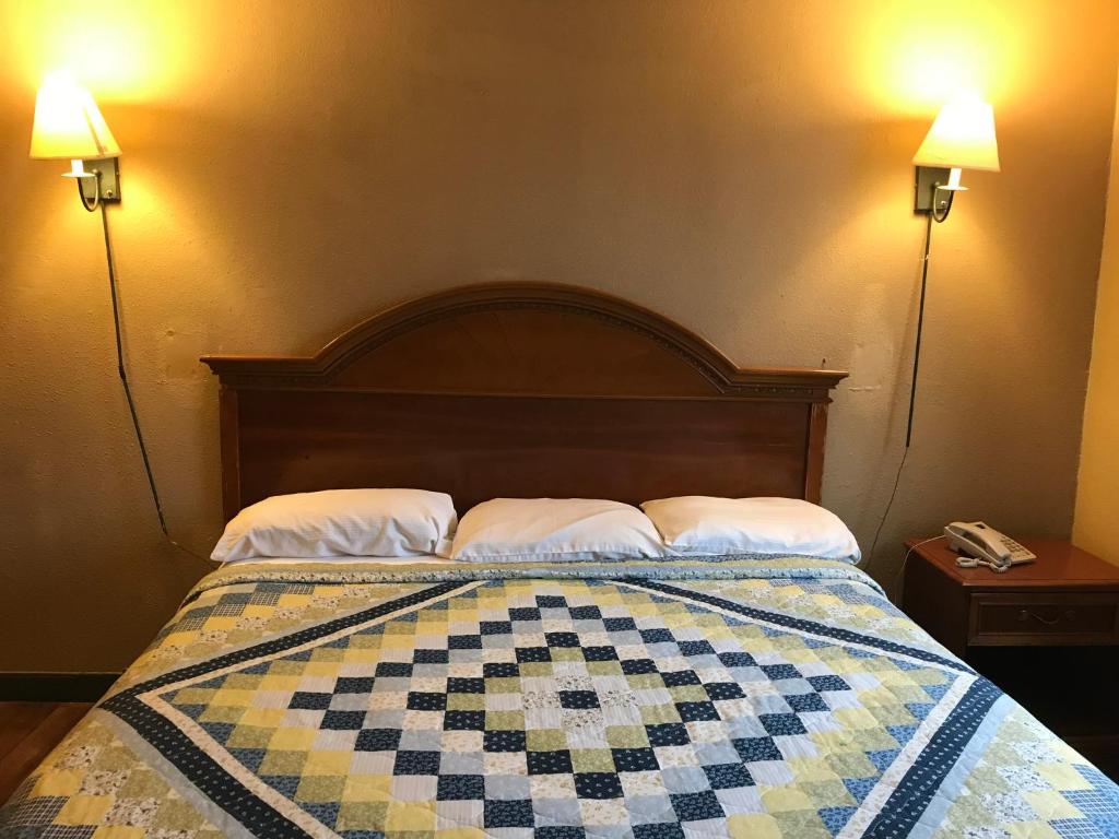 Economy Inn image