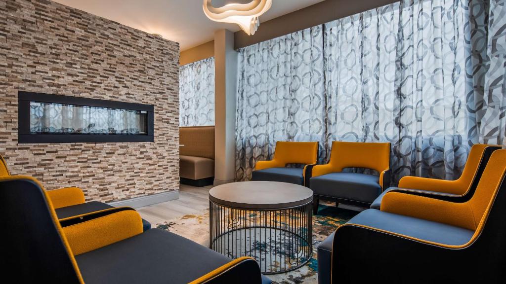 Best Western Plus Bloomington East Hotel image