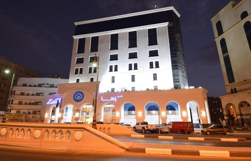 Zaha Al Munawara Hotel - Tap to explore photos