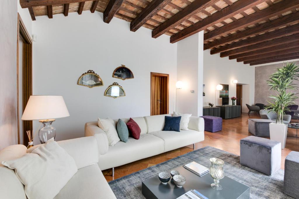 Corte Livia Room & Breakfast - Tap to explore photos