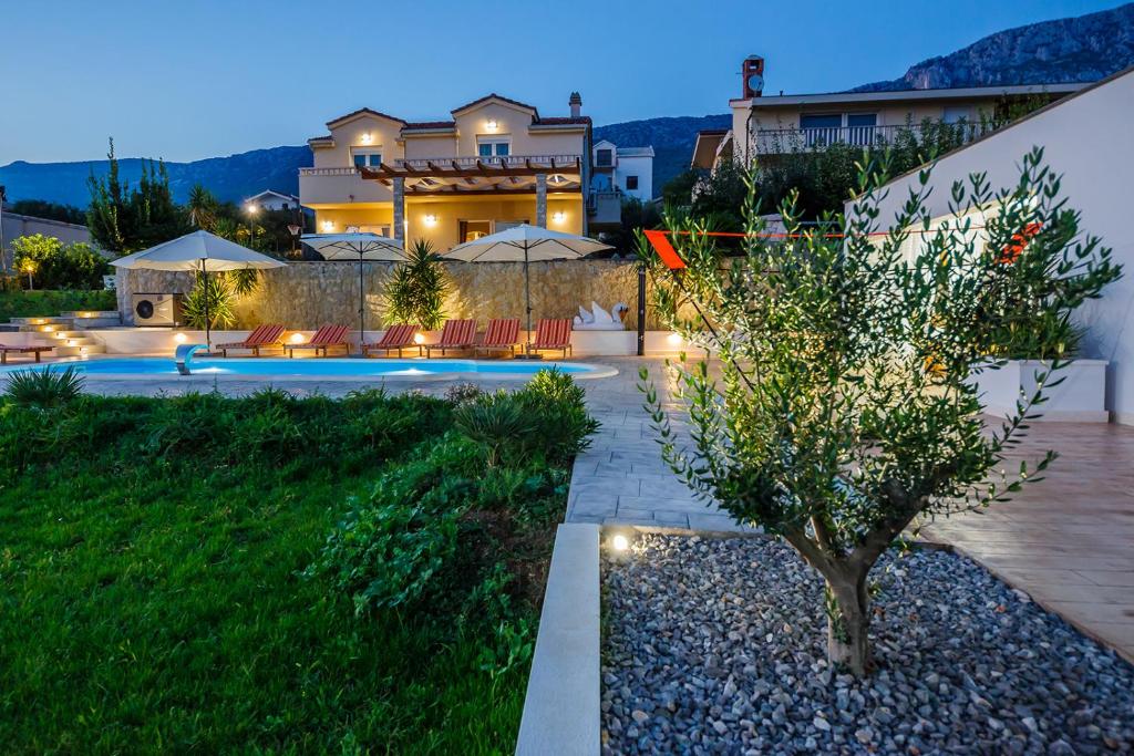 Sun-kissed luxury Mediterranean villa photo 1