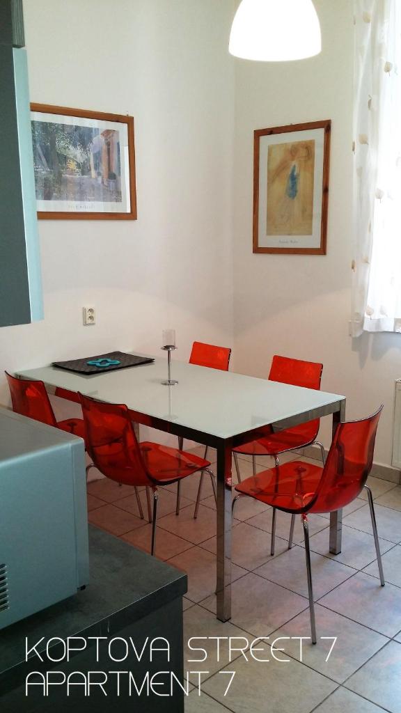 Апартаменты (Улучшенные апартаменты с 2 спальнями), Holiday Apartments