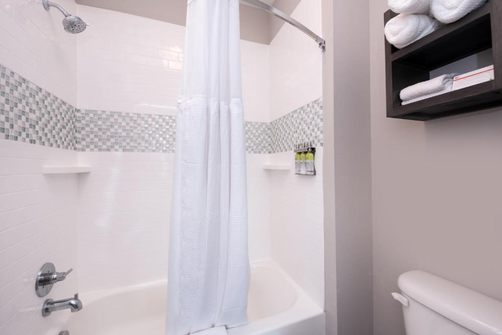 Staybridge Suites - Lake Charles, an IHG Hotel photo 1