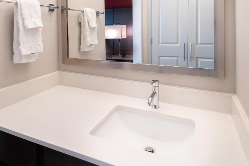 Staybridge Suites - Lake Charles, an IHG Hotel photo 3