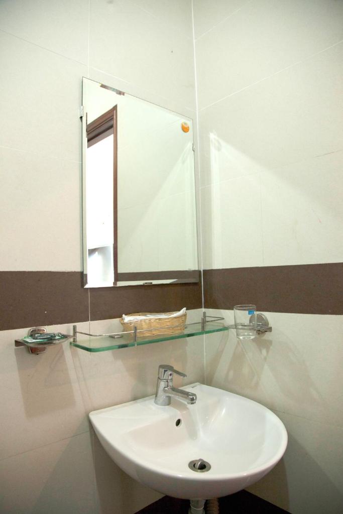 Четырехместный (Четырехместный номер с ванной комнатой), Hoang Thuy Sinh Hotel