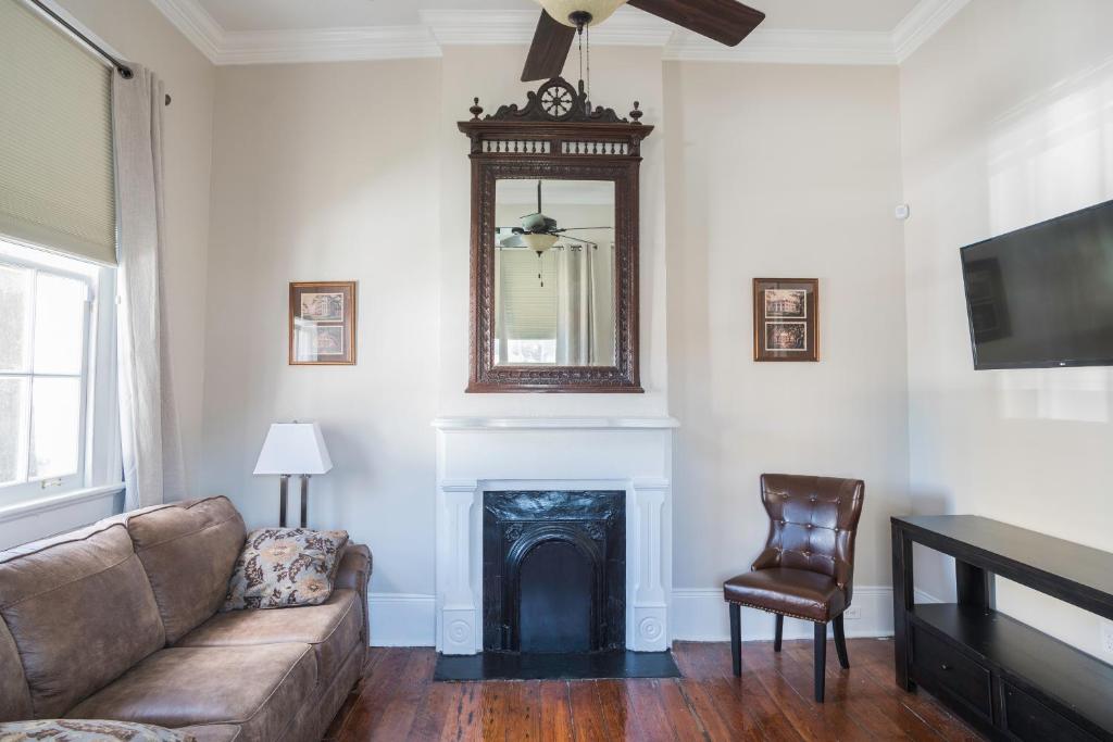 Crescent City Cottage image