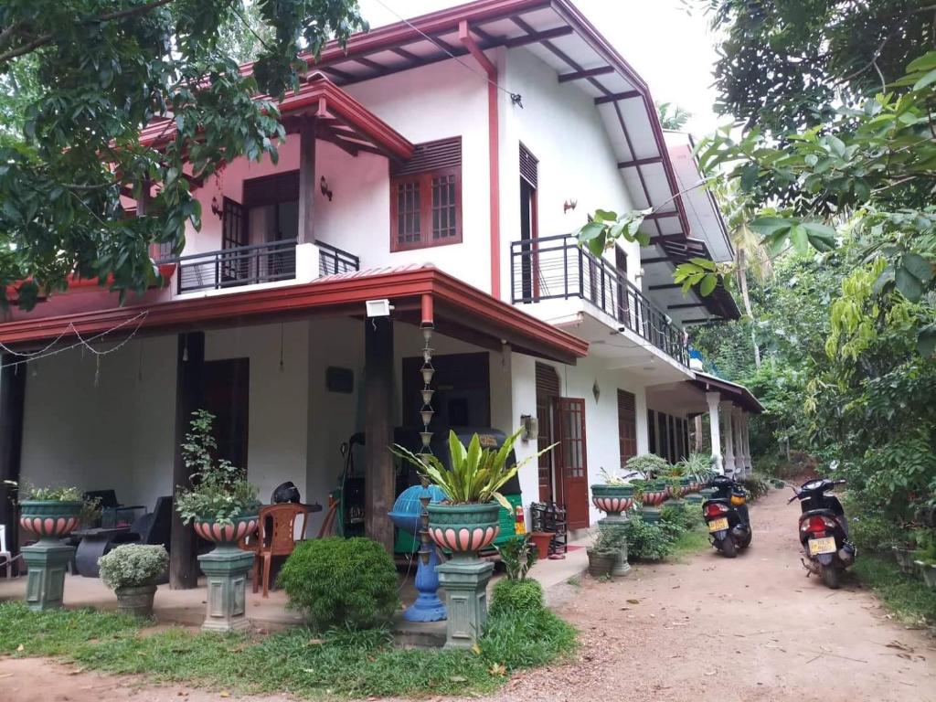 Piumi House