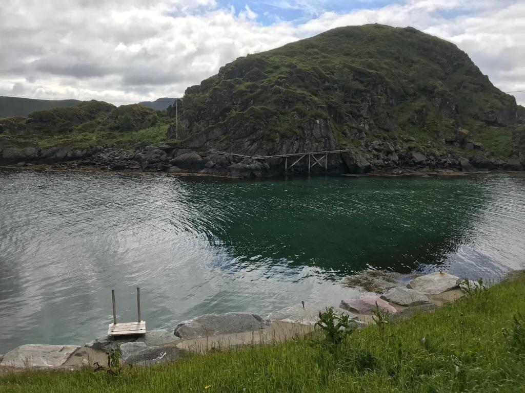 Lofoten unique waterfront cabin photo 1